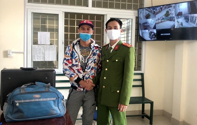 Công an phường Nghĩa Xá, quận Lê Chân: Trao trả toàn bộ tài sản cho người nước ngoài